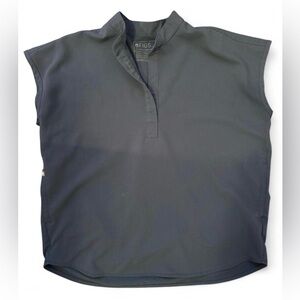FIGS Rafaela scrub top. Size small. Excellent used condition! Navy